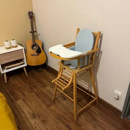 Chez Mathias 2 Bedrooms 2 Beds Cribs Garage Apartment